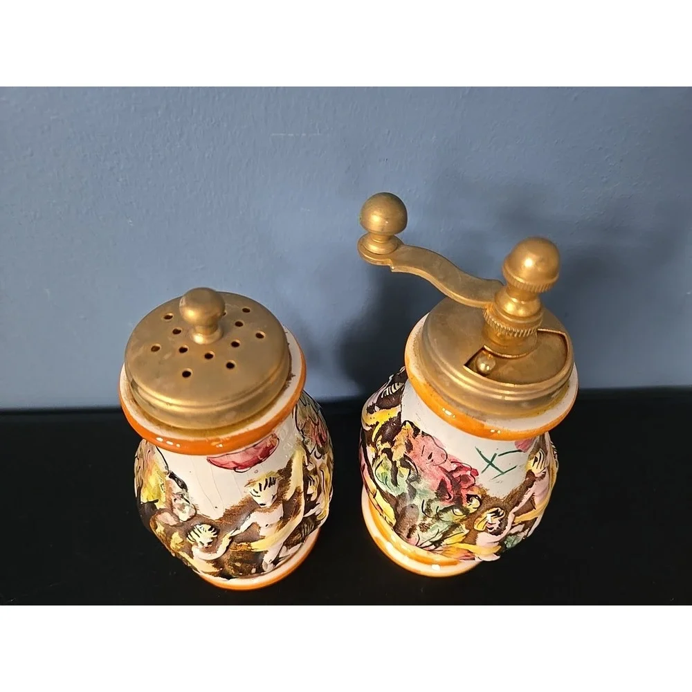 Capodimonte Porcelain Salt Shaker Pepper Mill Cherubs‎ Angels Italy Vintage